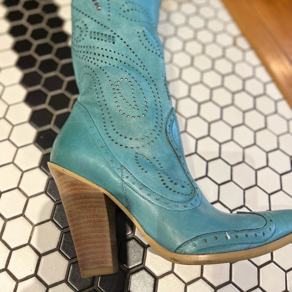 BCBG girls cowboy boots